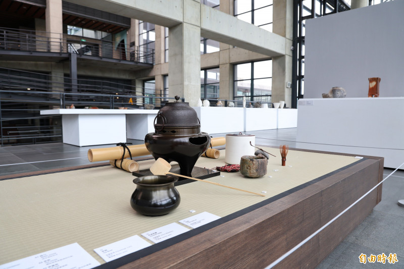 「燒締－瞬息萬變的土」於陶博館展出78件日本大師級藝術家的燒締作品。（記者羅國嘉攝）