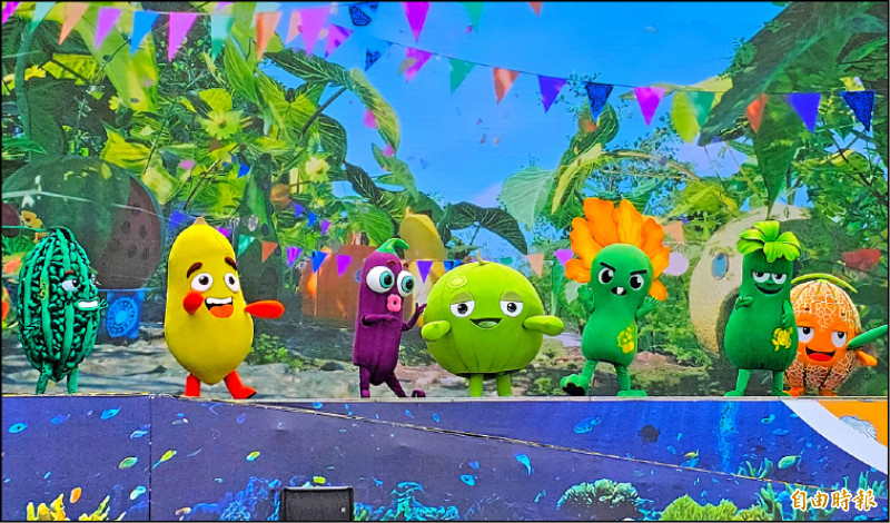 擅長與人互動的瓜瓜族特別可愛吸睛。（記者凌美雪攝）