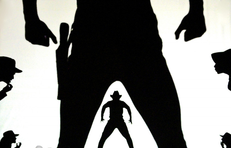 《影子探險隊》其中一段，以西部世界為題，舞者透過影子轉化為牛仔。（北藝中心提供）