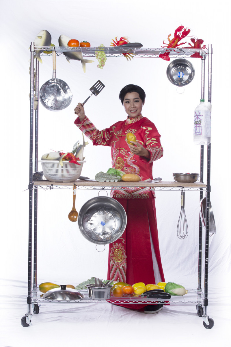 歌仔戲演員江亭瑩飾演總舖師徒弟「新郎」。（台灣國樂團提供）