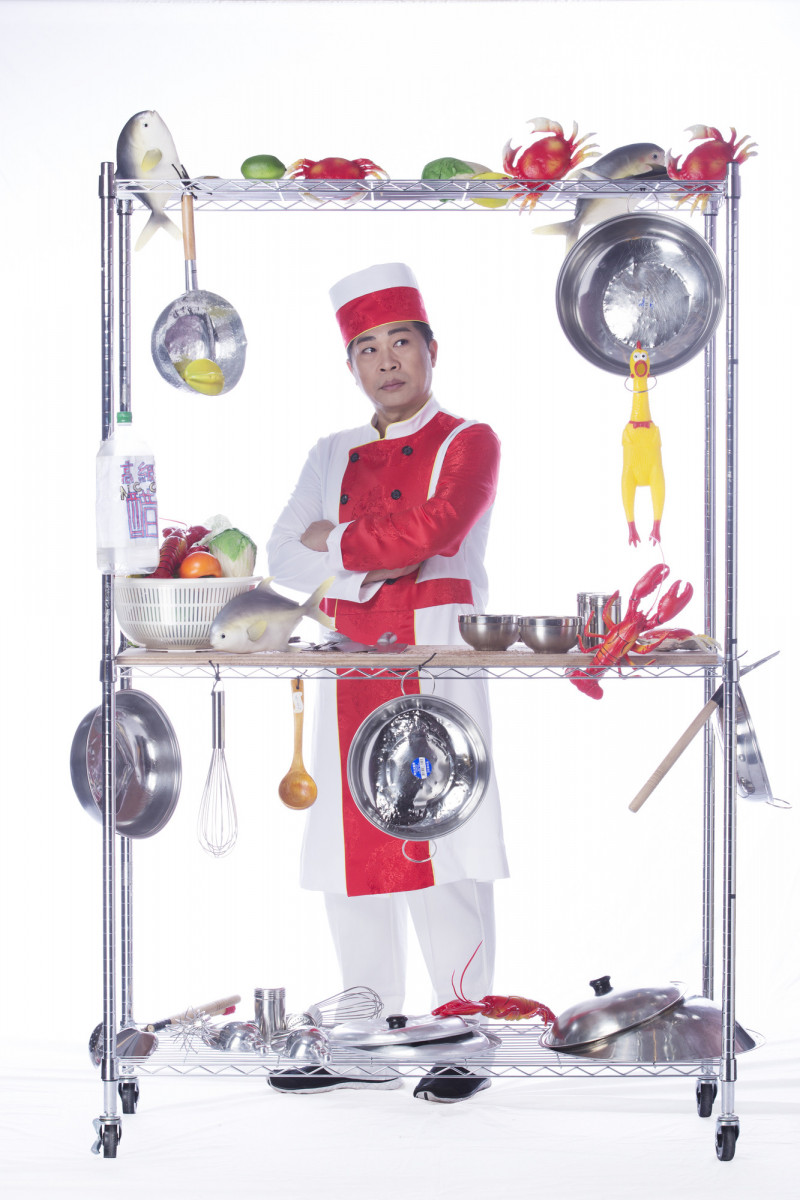 歌仔戲演員陳振旺飾演的總舖師。（台灣國樂團提供）