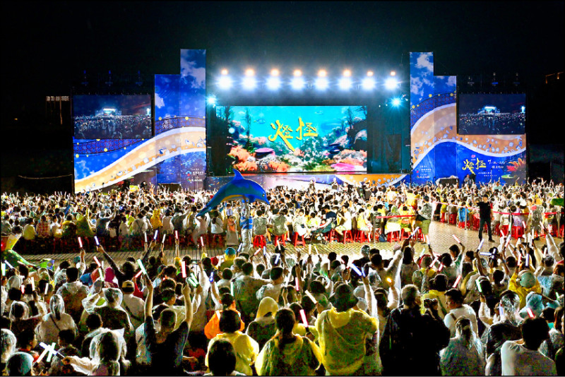 4500名觀眾不畏風雨湧入觀賞。（紙風車提供）