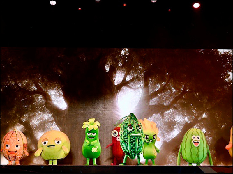 瓜瓜島居民共同敬天拜地。（紙風車提供）