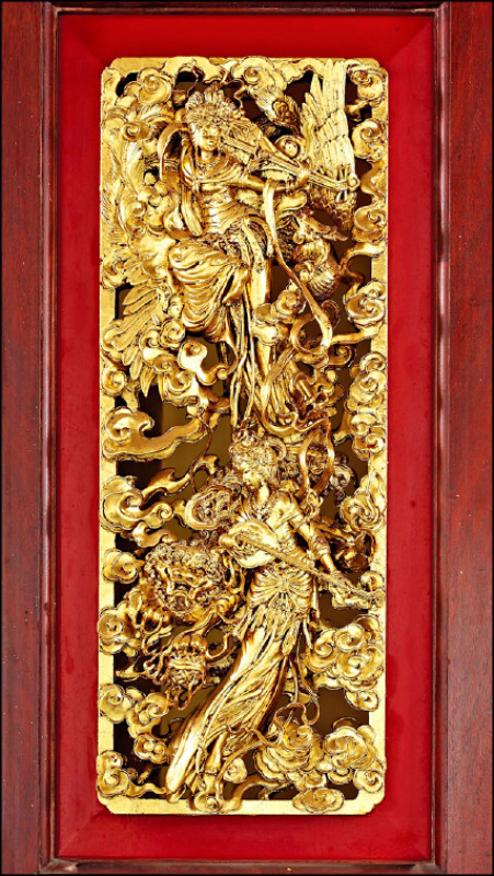 施鎮洋參考敦煌壁畫而做的〈飛天樂伎〉帶有異國風情。