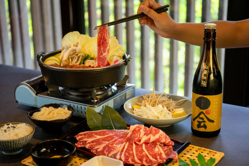 「平日雙人共用餐券」套組可以優惠價品嘗精緻西式料理或日式關東風格壽喜燒套餐。（宜蘭綠舞國際觀光飯店提供）