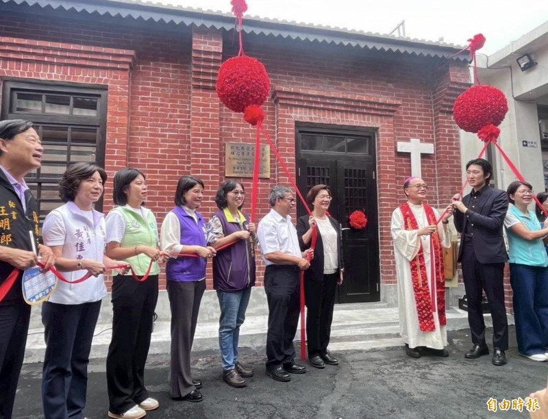 彰化縣歷史建築「埔心羅厝天主堂文物館」（原教堂），舉辦修復後啟用典禮。（記者陳冠備攝）