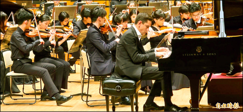 NSYO攜手國際知名鋼琴家希斯金演出普羅科菲夫的《第3號C大調鋼琴協奏曲》，獲得觀眾一致讚賞。（記者凌美雪攝）