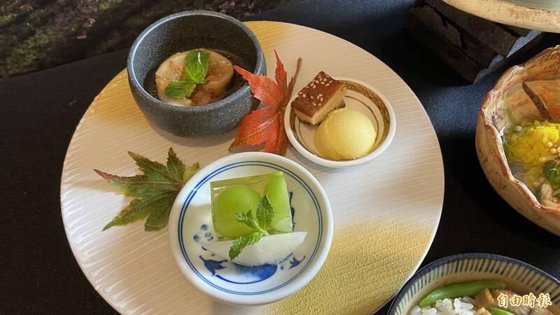 套餐最後以靜岡甜品名點安倍川麻糬及麝香葡萄酒凍、甘酒冰淇淋等甜蜜收尾。（記者周幸叡攝）