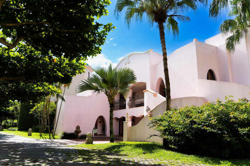 兩款秋旅住房專案皆入住西班牙主題房型，享幸福迎賓小品。（理想大地渡假飯店提供）