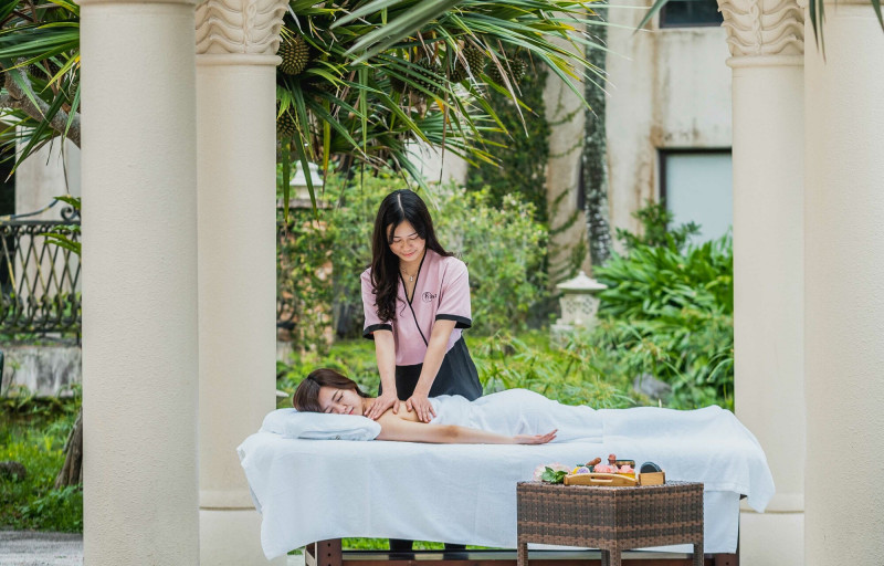 「秋季寵愛 SPA之旅」推出一直以來最受歡迎的熱石SPA體驗。（理想大地渡假飯店提供）