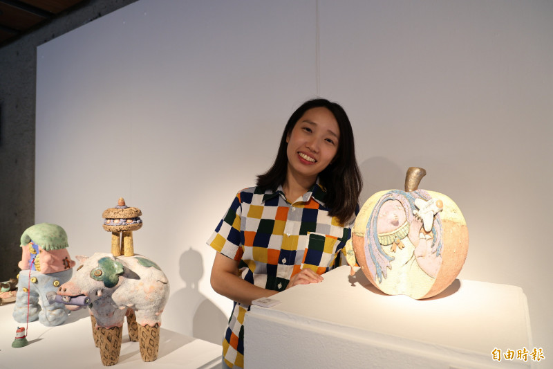 新北市鶯歌陶瓷博物館即日起至9月21日舉辦「內在小孩—施姵伃陶藝展」（記者翁聿煌攝）