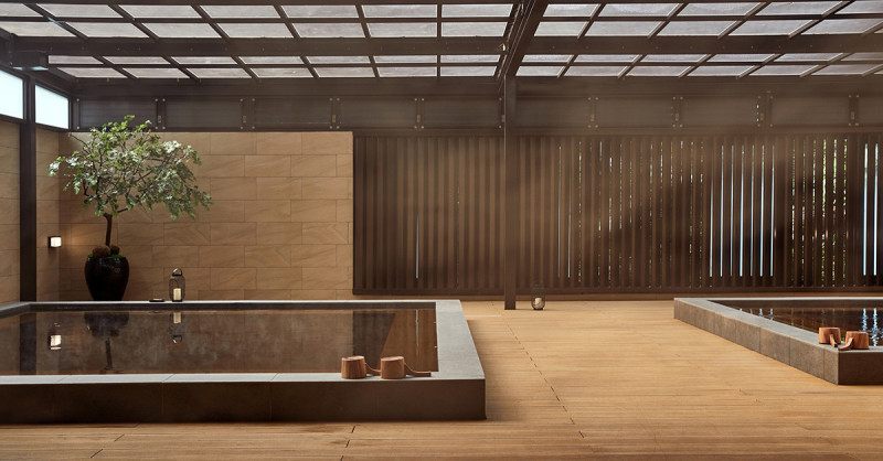 黃金琥珀美人湯結合專屬SPA舒緩疲憊，療癒身心。（蘊泉庄提供）