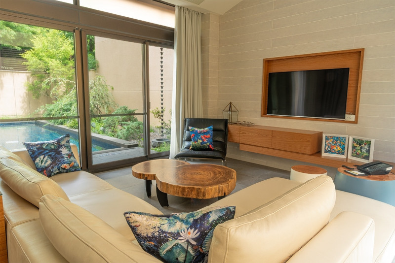 宜蘭力麗威斯汀把最具特色的雙臥室泳池別墅打造為「池光流影主題房」。（宜蘭力麗威斯汀度假酒店提供）