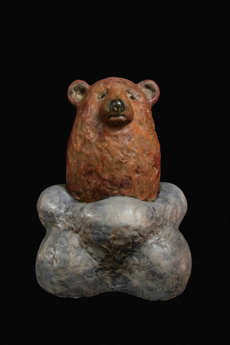 「2025用手去看見世界」特展中，日本藝術家夏愛華作品《熊的寓言》。（文化局提供）