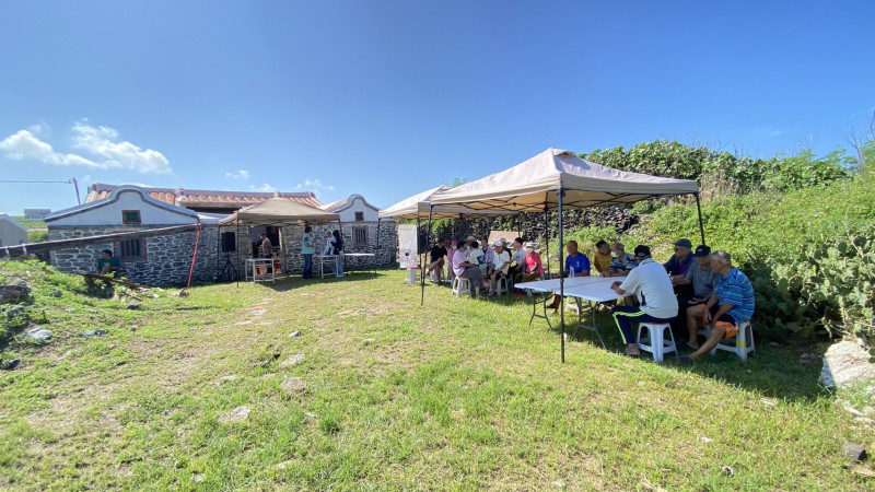 花宅海邊美術館揭幕，各界嘉賓雲集。（望安鄉公所提供）