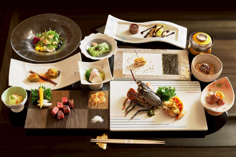 HAYASE日本料理鐵板燒「錦秋鐵火旬響」，晚餐升級為11道的奢華饗宴。（JR東日本大飯店台北提供）
