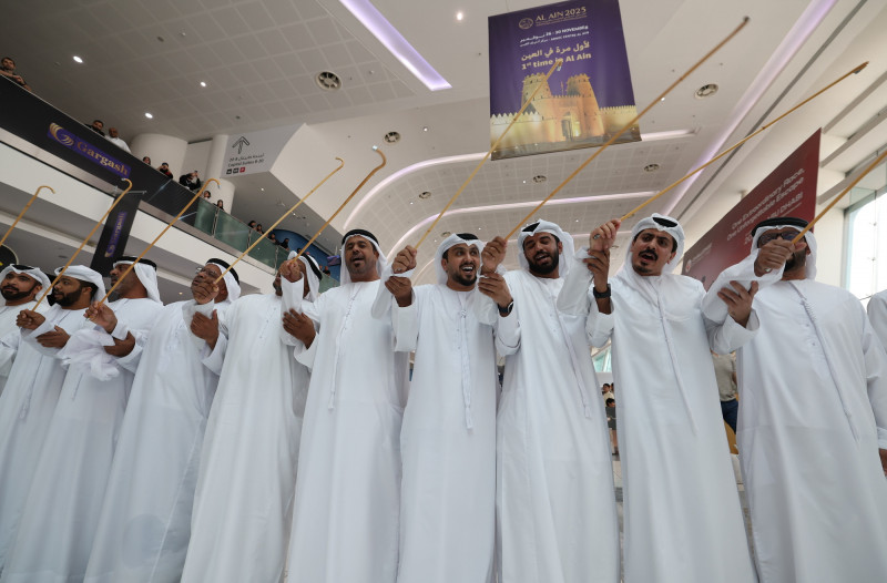 男子傳統舞蹈表演。（歐新社提供）