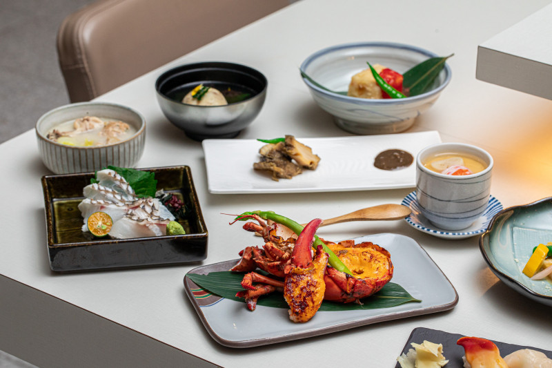 日光璽舞板前無菜單料理，主廚嚴選當季食材，以創意手法呈現精緻和風饗宴。（綠舞國際觀光飯店提供）