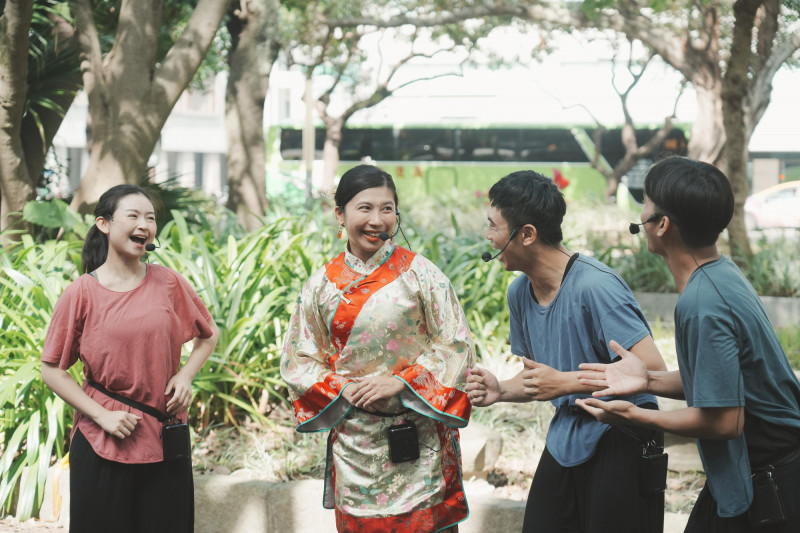 「尋找陳星聚」系列活動，以走讀結合戲劇演出的「走讀劇場」導覽台北城的故事。（中華河洛暨開漳聖王文化研究會提供）