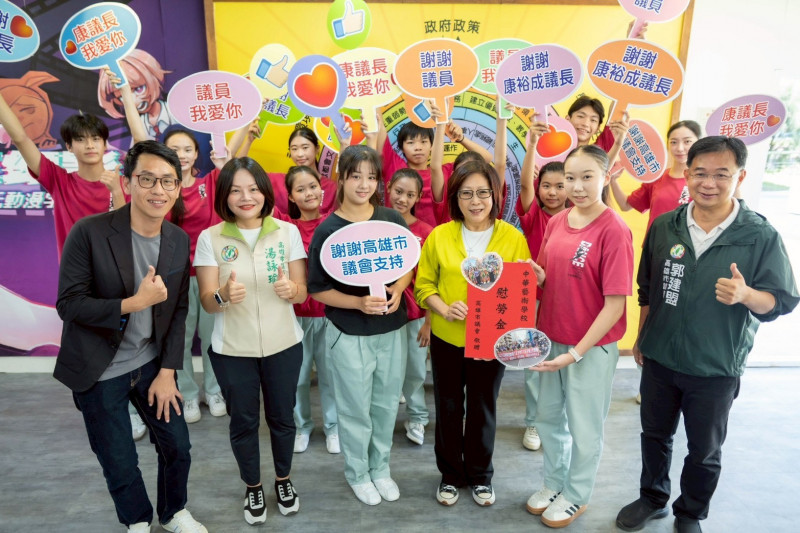 中華藝校學生感謝議會的支持。（記者葛祐豪翻攝）