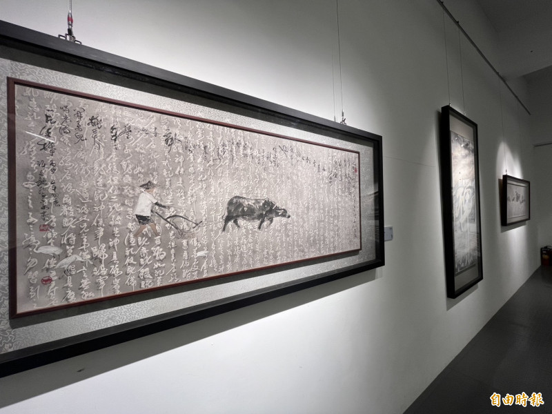 「千里快哉風~許文融創作展」內容涵蓋書法、雕塑、當代水墨、油畫與複合媒材。（記者廖雪茹攝）