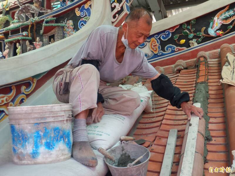 傅明光司阜自2000年起投身文資修復工程，包括北埔慈天宮、姜氏家廟、金廣福公館等。（資料照，記者廖雪茹攝）