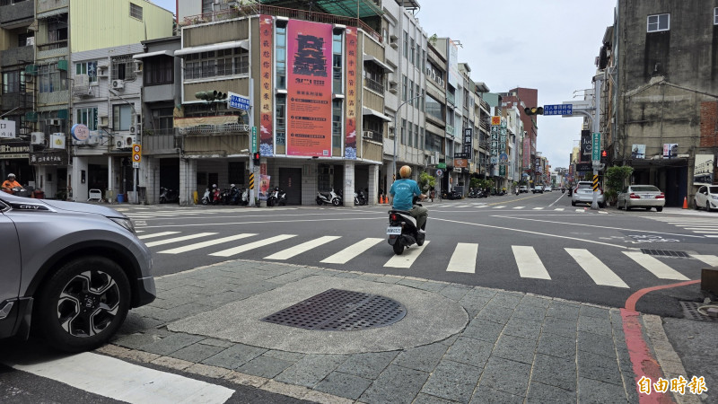 古蹟「大井頭」就在車來車往的地底下。（記者洪瑞琴攝）