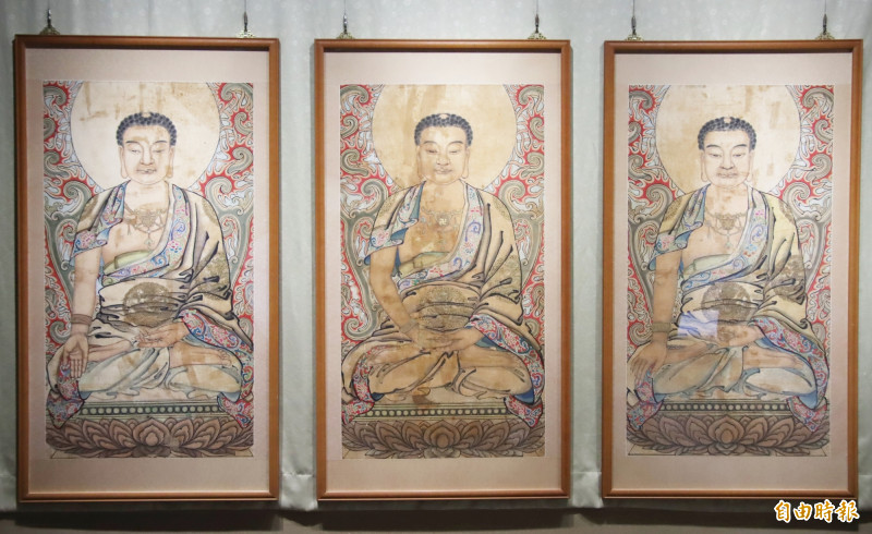 陳玉峰的三寶佛畫作。（記者林宜樟攝）