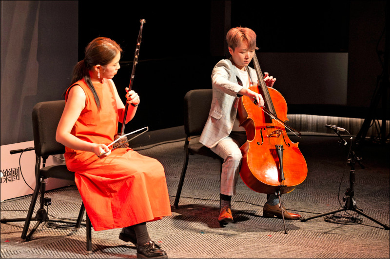 二胡張瑟涵（左）及大提琴許雅婷將於《邂逅》音樂會演出。（NCO）
