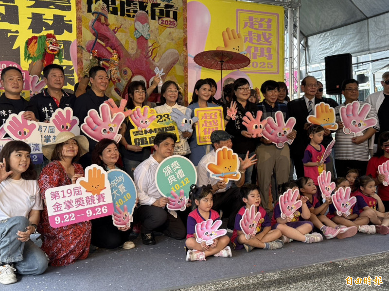 雲林國際偶戲節即日至10月12日有63團共65場演出，10日更有TRASH、婁峻碩將熱力開唱。（記者李文德攝）