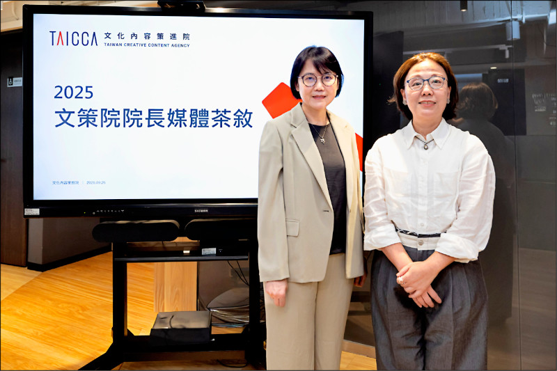 文化內容策進院昨（25）日舉行媒體茶敘，由新任院長王敏惠（左）與董事長王時思（右）出席與媒體對談。（文策院提供）