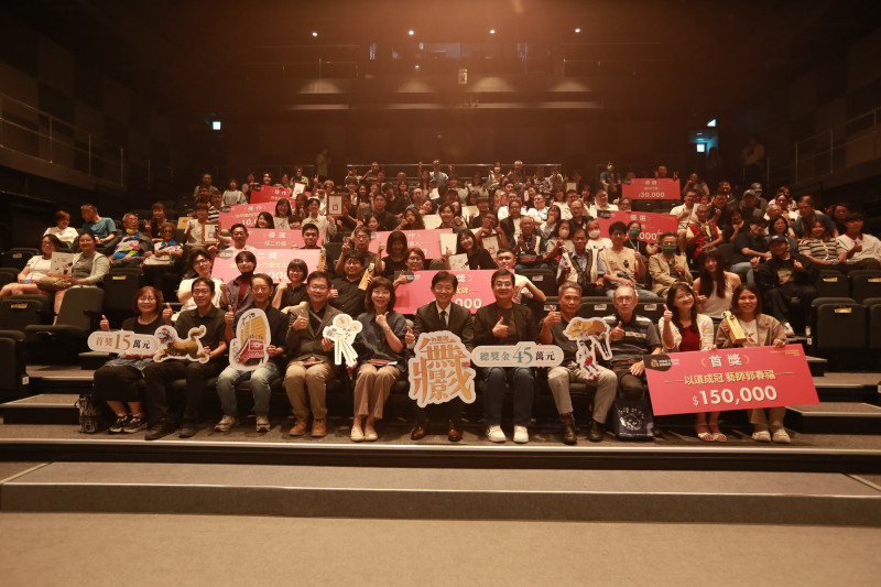 2025「in台南．無影藏」頒獎典禮，入圍團隊及得獎者與貴賓大合影。（南市文化局提供）