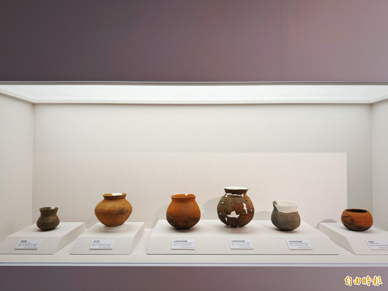 新北市立十三行博物館再度推出年度國際大展《靜土有聲：台日文物對話特展》，將於9月30日至2026年3月1日登場。（記者羅國嘉攝）