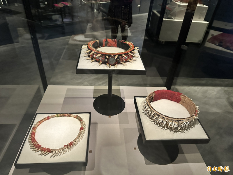 閃耀頭飾相當精緻。（記者蔡宗憲攝）