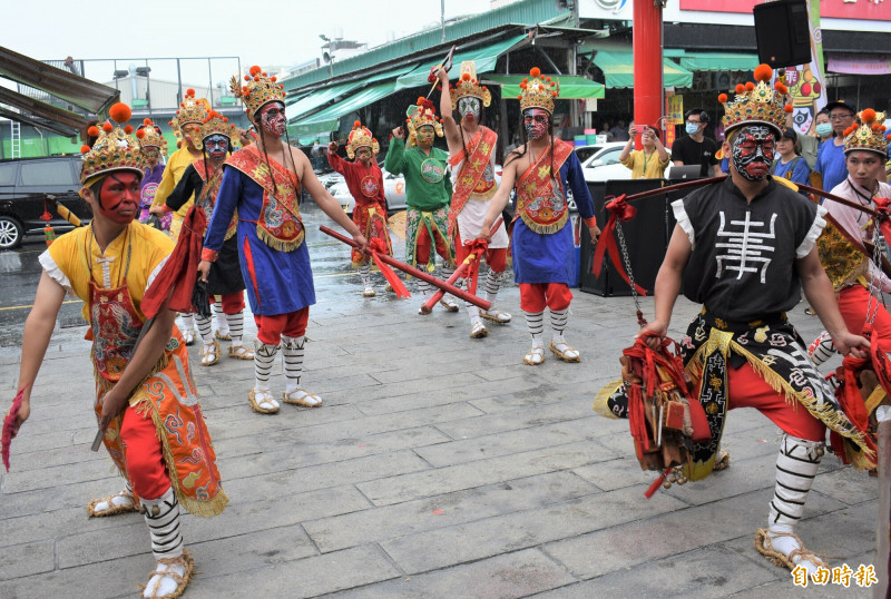 台南市佳里區蕭壠文化園區在中秋、雙十連假推出2025蕭壠陣頭藝術祭，將傳統陣頭藝術與當代文化體驗完美融合。（記者楊金城攝）