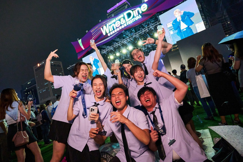 針對「香港美酒佳餚巡禮」，多家旅遊業者推出精選機加酒自由行套餐。（港旅局提供）