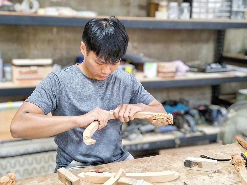 第3代王延主力生產，也負責設計研發。（南市觀旅局提供）