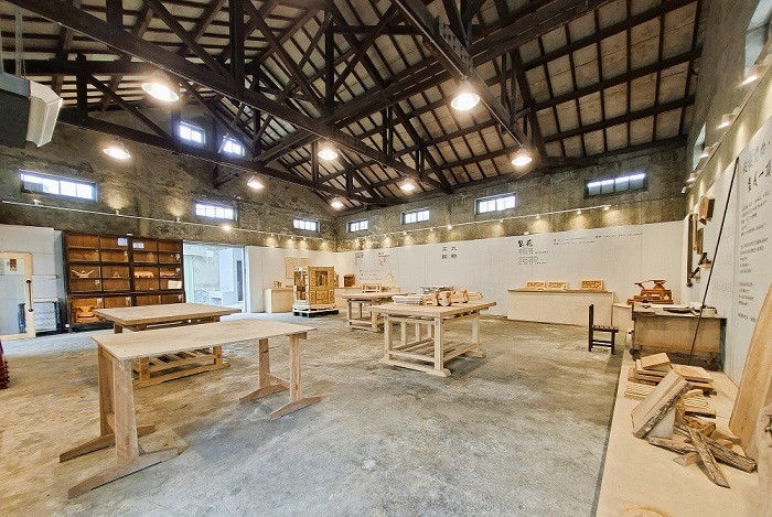 寬敞明亮的展示間，可供參觀亦可做為教學空間，宛若小型博物館。（南市觀旅局提供）