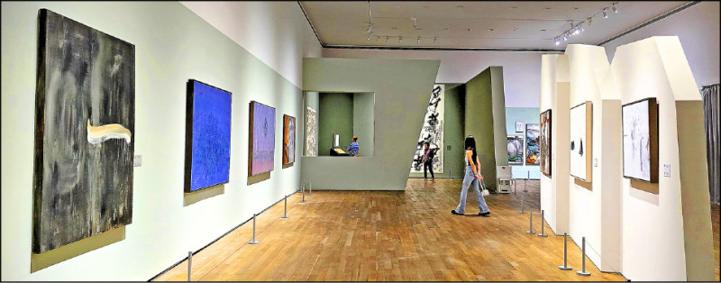 「鹽分地帶」展集結18位藝術家不同媒材的作品。