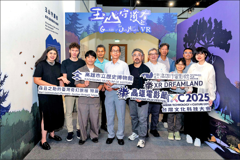 高史博館長李文環（左5）、法國在台協會代表Ana VILLA（左1）、高雄市電影館館長黃晧傑（右5）於開幕記者會後合影。（高史博提供）