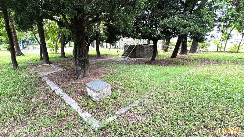 小神社外圍還留有明顯的基地領域。（記者許麗娟攝）