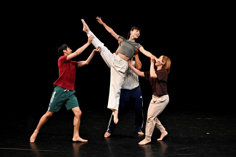 《犁阿卡的回望——在那溪流之上》，結合舞蹈、戲劇、音樂。（圖由靈龍舞蹈團提供）