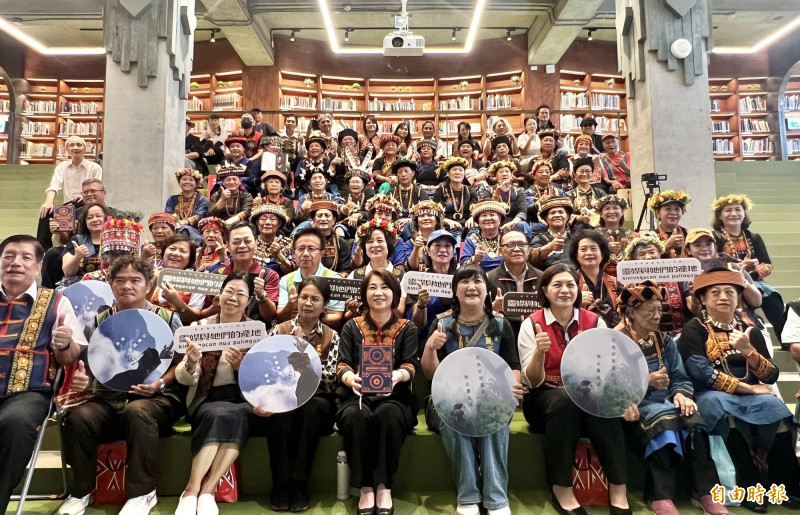 《靈媒與她們的產地》專書10月7日發表。（記者羅欣貞攝）