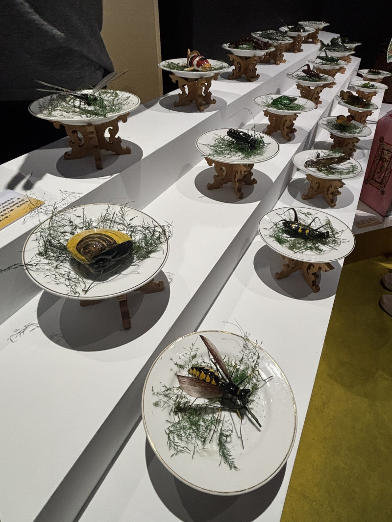 以米粿製作祭祀好兄弟的供品，以魚蝦蟹昆蟲等為主，是彰化普度儀式之一。（記者董柏廷攝）