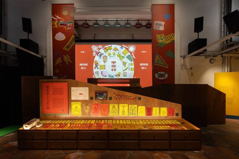 「平安行」展區，邀請民眾從嗅覺、聽覺到互動遊戲展開一場「祈願體驗」。（平凡製作提供）