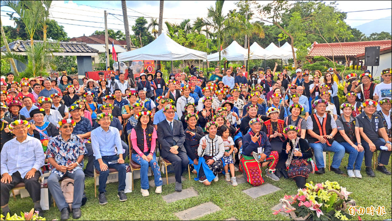 文化部到台東下賓朗部落辦孫菊花人間國寶授證典禮。（記者黃明堂攝）