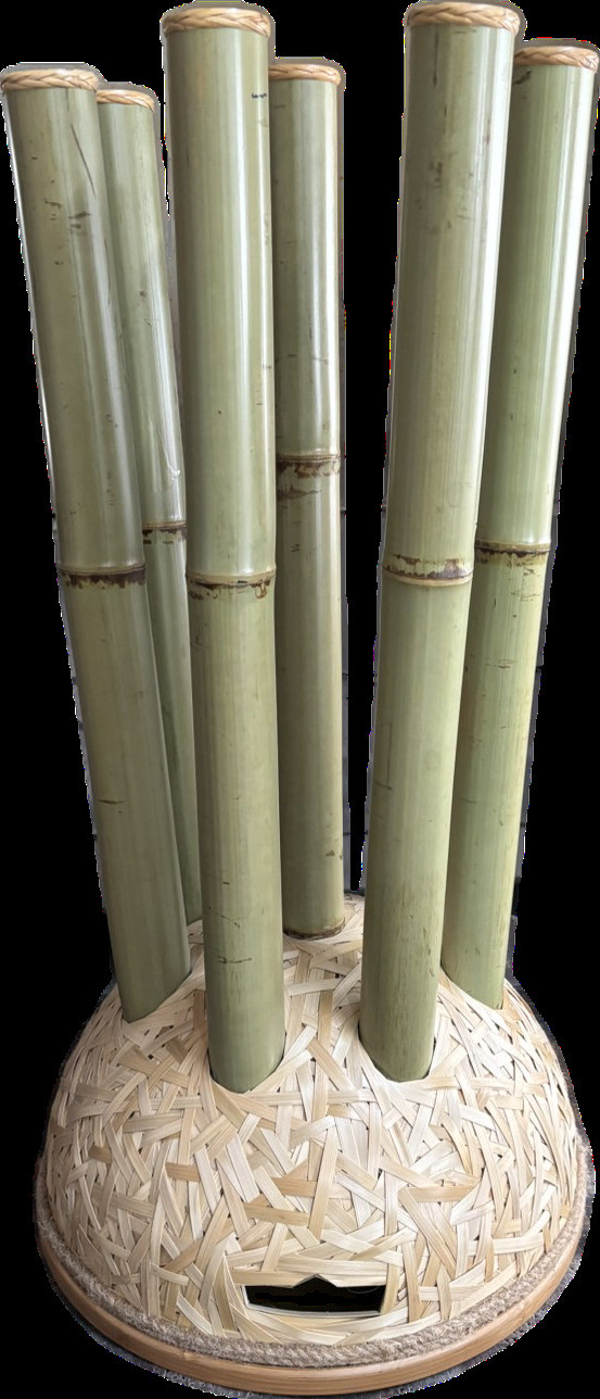 2025年南投縣竹藝產品開發競賽，由兼具實用與創意的「六音竹管拍筒琴」榮獲首獎。（南投縣文化局提供）