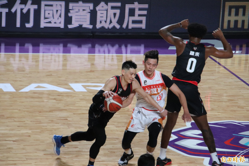 新竹縣即日起徵集老照片，不論新舊，只要與新竹縣相關、具有故事性都可以。（記者黃美珠攝）