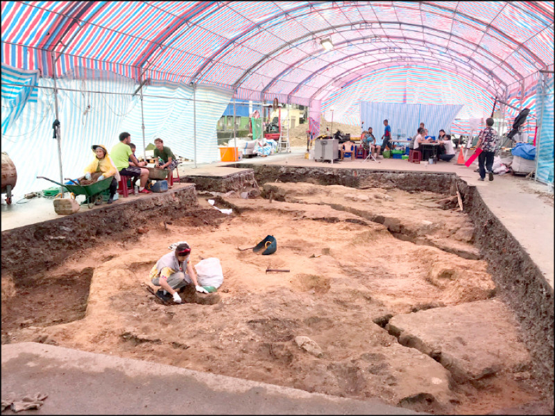 「和平島B考古遺址」考古發掘工作進行狀況。（基隆市政府提供）