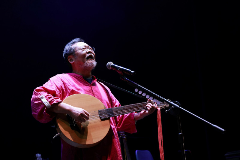 12月6日邀請台灣民謠大師陳明章演出。（屏東縣政府提供）